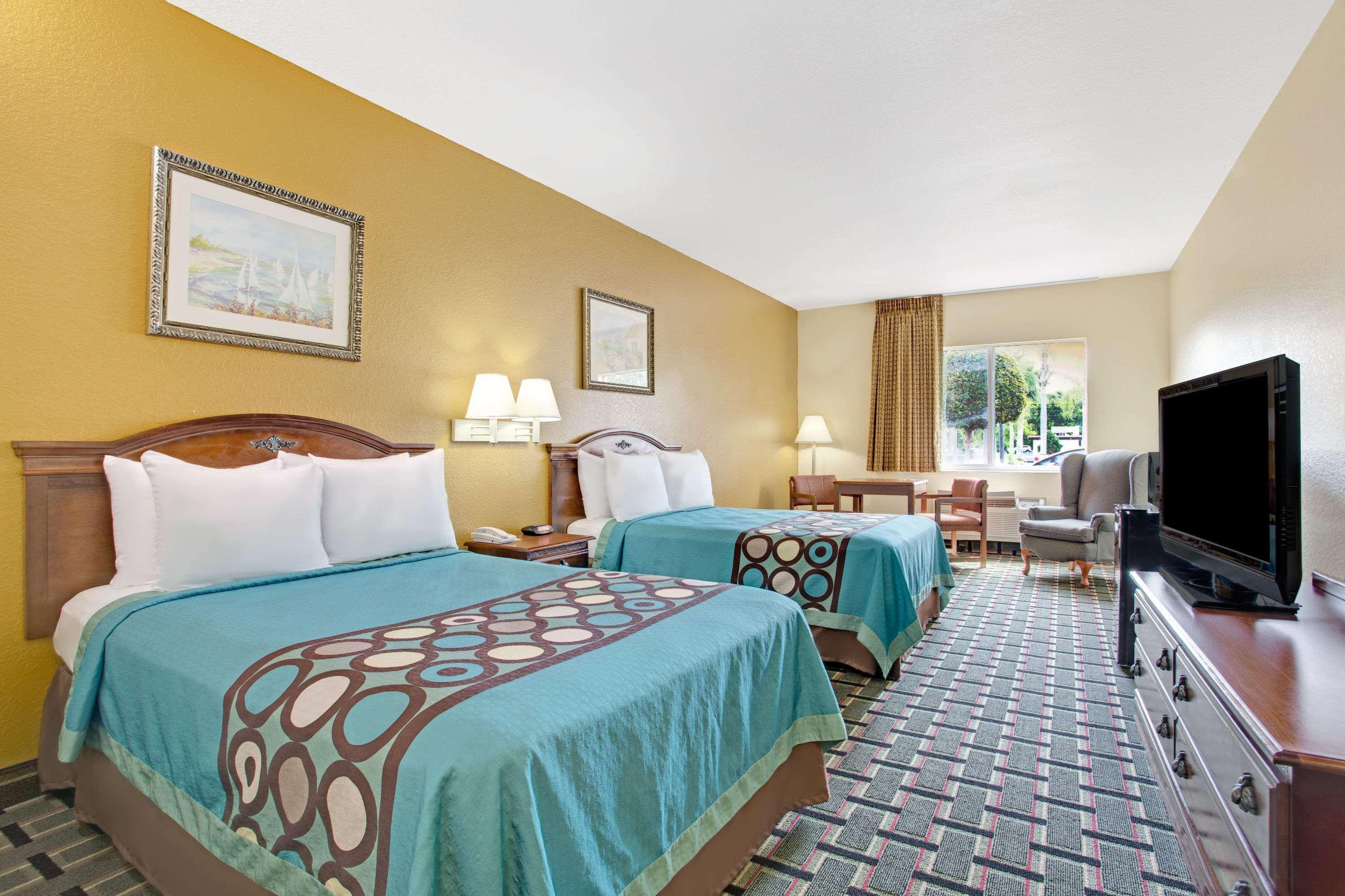 Super 8 By Wyndham Daytona Beach Exterior photo