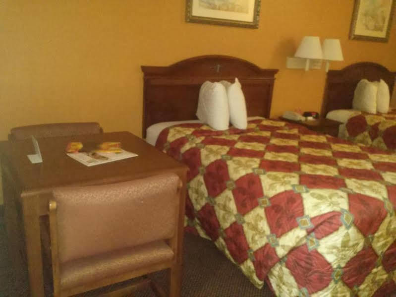 Super 8 By Wyndham Daytona Beach Exterior photo